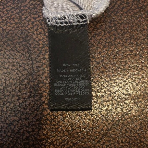 Misses cold shoulder top. - Picture 6 of 7